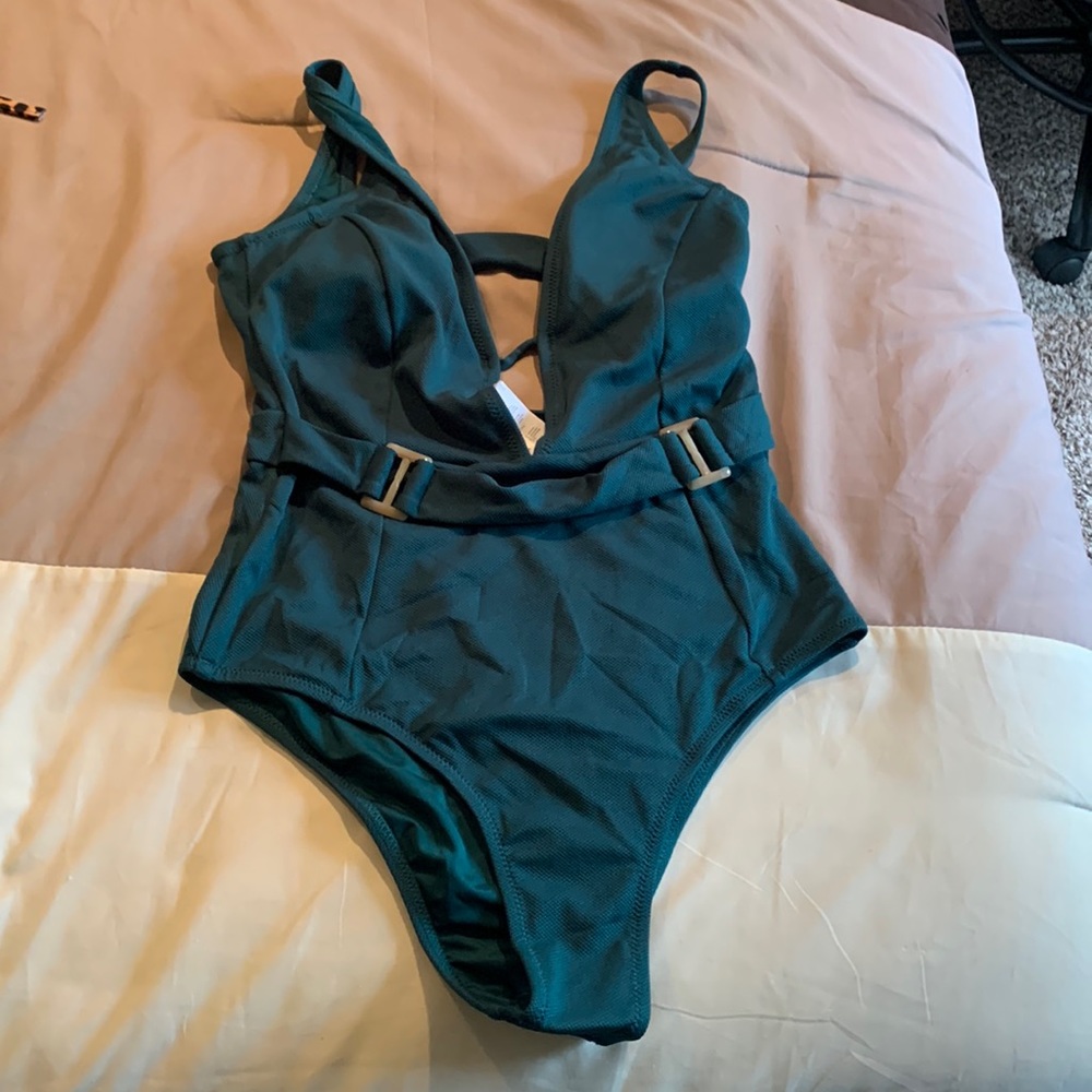 NWOT. Bathing suit by Cupshe.